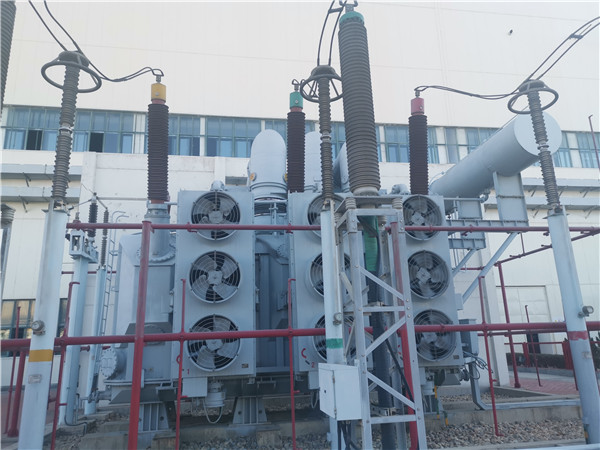 我公司承接龍口南山集團SFP11-400000/220KVA超高壓電力變壓器維護保養(yǎng)現(xiàn)場。