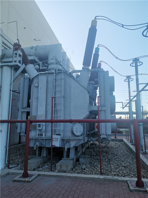 我公司承接龍口南山集團SFP11-400000/220KVA超高壓電力變壓器維護保養(yǎng)現(xiàn)場。